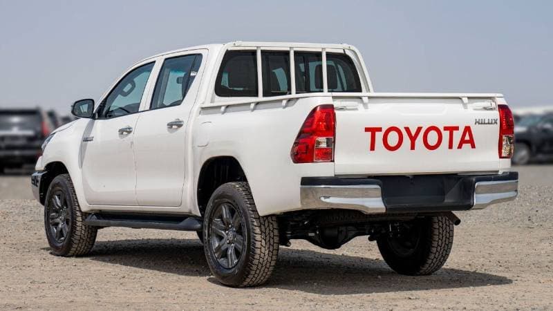 2025 Toyota Hilux GLX thumbnail 6