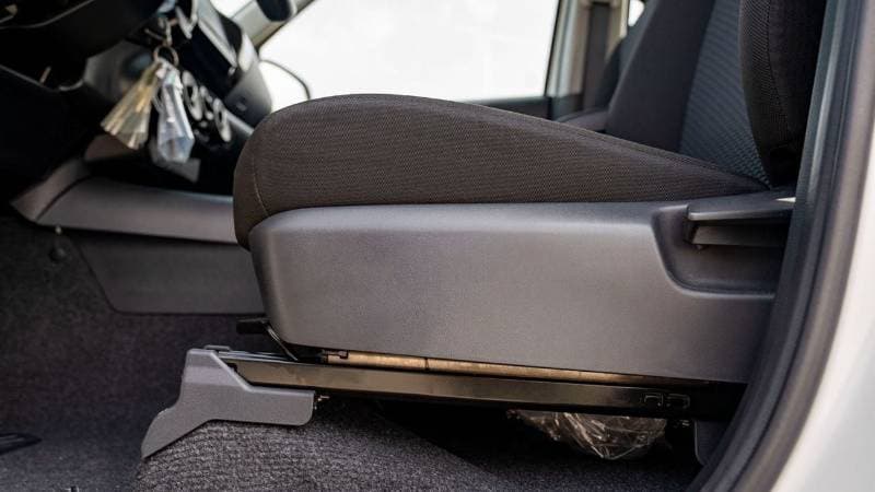 2025 Toyota Hilux GLX thumbnail 8