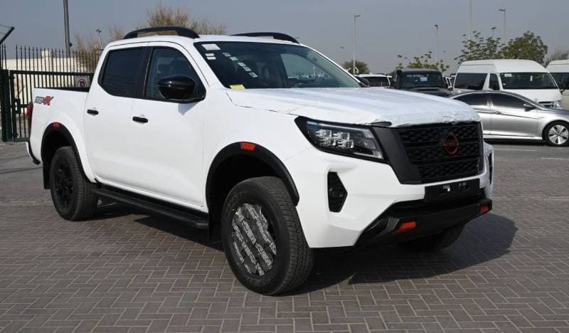 2025 Nissan Navara thumbnail 3