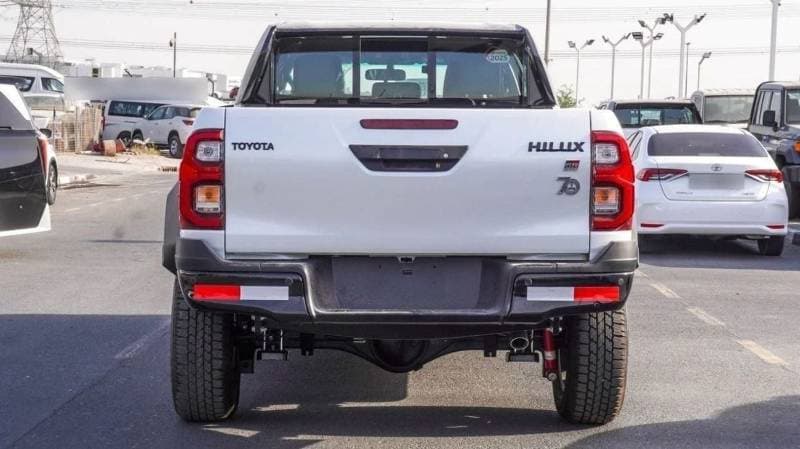 2025 Toyota Hilux GR SPORT thumbnail 3