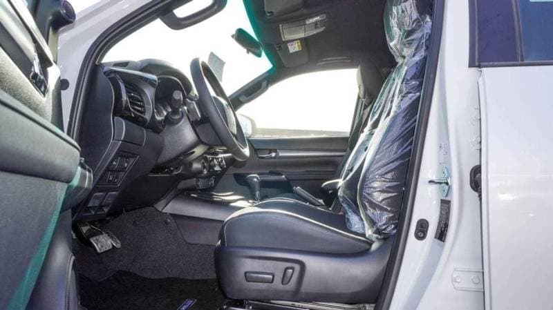2025 Toyota Hilux GR SPORT thumbnail 7