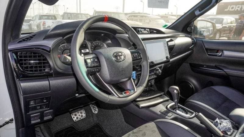 2025 Toyota Hilux GR SPORT thumbnail 8
