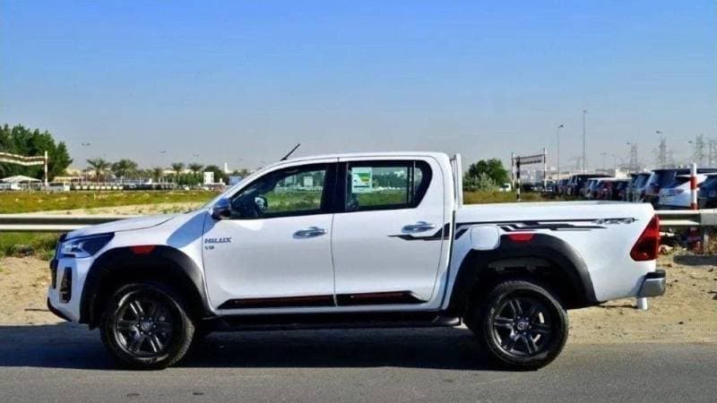 2025 Toyota Hilux SGLX thumbnail 3