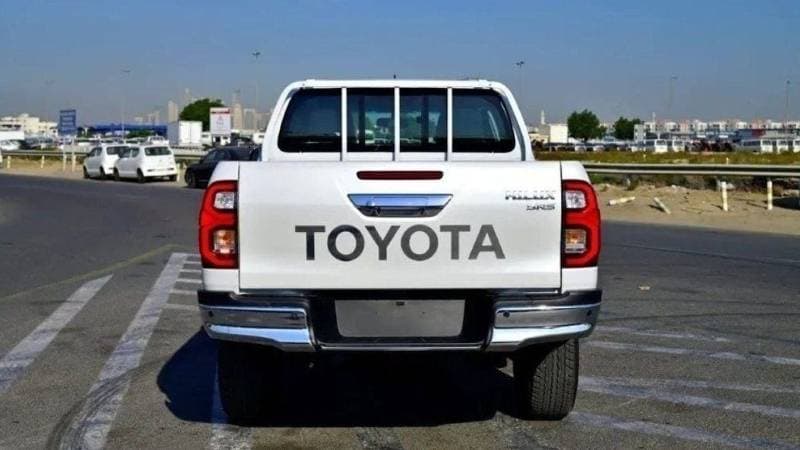 2025 Toyota Hilux SGLX thumbnail 5