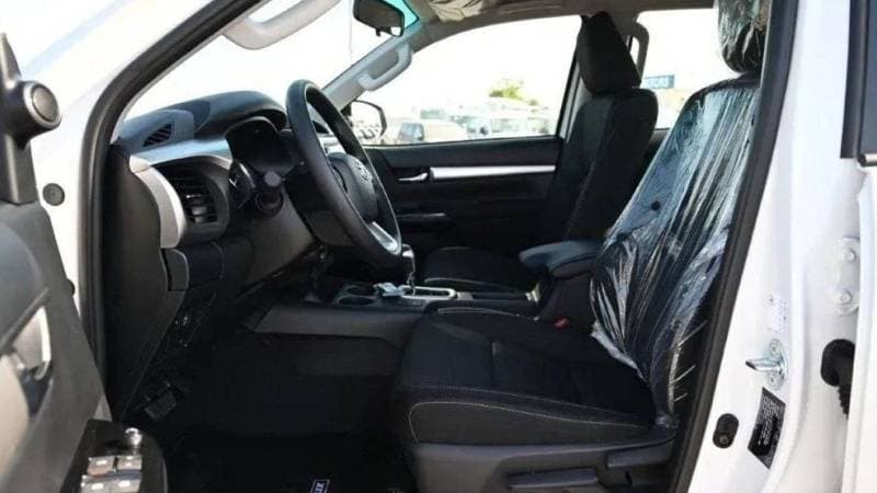 2025 Toyota Hilux SGLX thumbnail 7