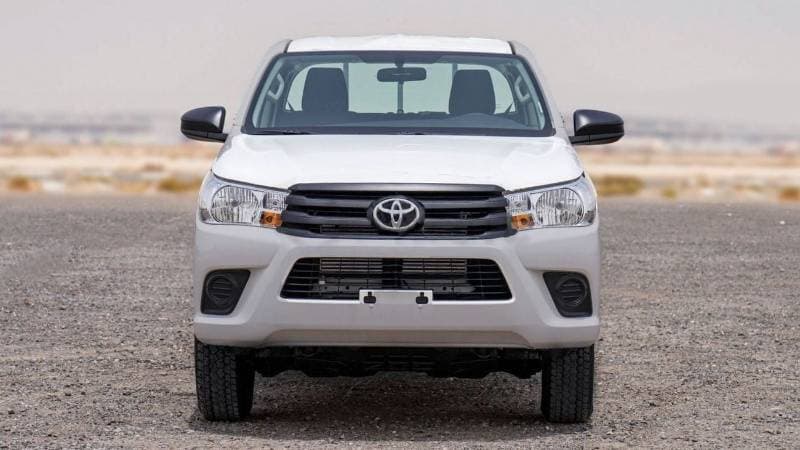 2025 Toyota Hilux GL thumbnail 2