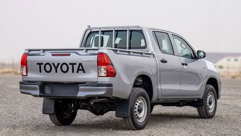 2025 Toyota Hilux GL thumbnail 4