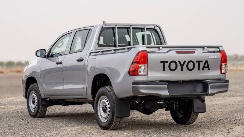 2025 Toyota Hilux GL thumbnail 6