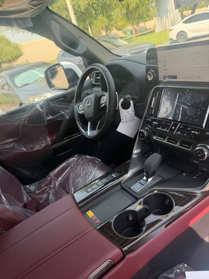 2026 Lexus LX700h SIGNATURE thumbnail 5