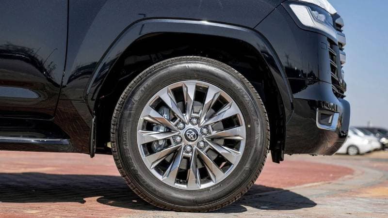 2025 Toyota Land Cruiser VXR thumbnail 7