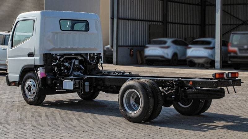 2025 Mitsubishi Fuso Canter thumbnail 7