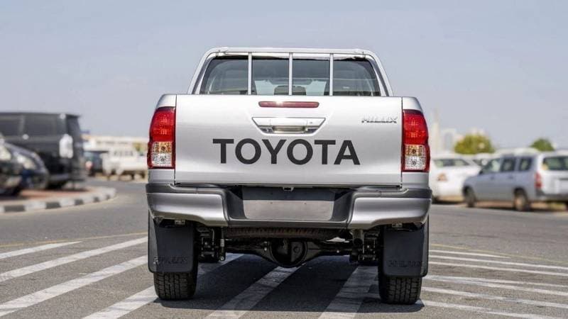 2026 Toyota Hilux MED OPTION thumbnail 7