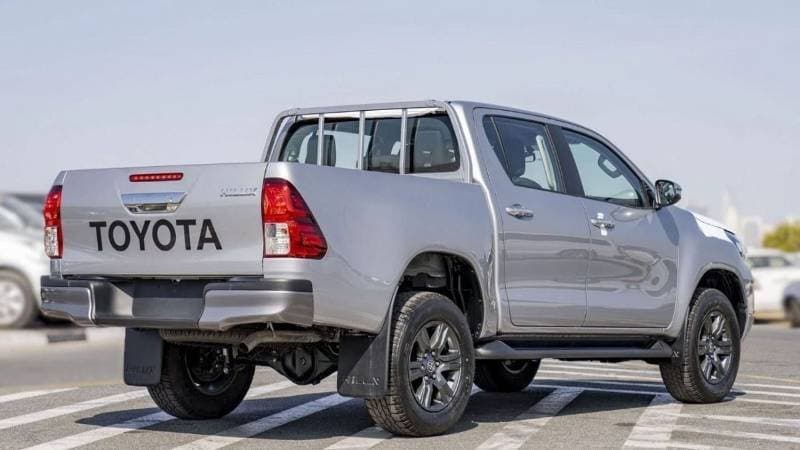 2026 Toyota Hilux MED OPTION thumbnail 8