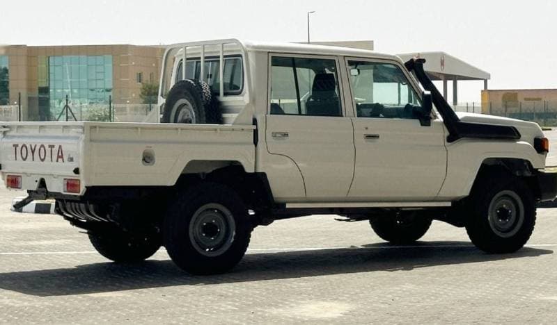 2024 Toyota Land Cruiser Pick Up thumbnail 6