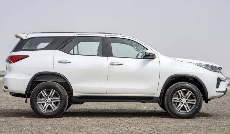 2025 Toyota Fortuner EXR thumbnail 4