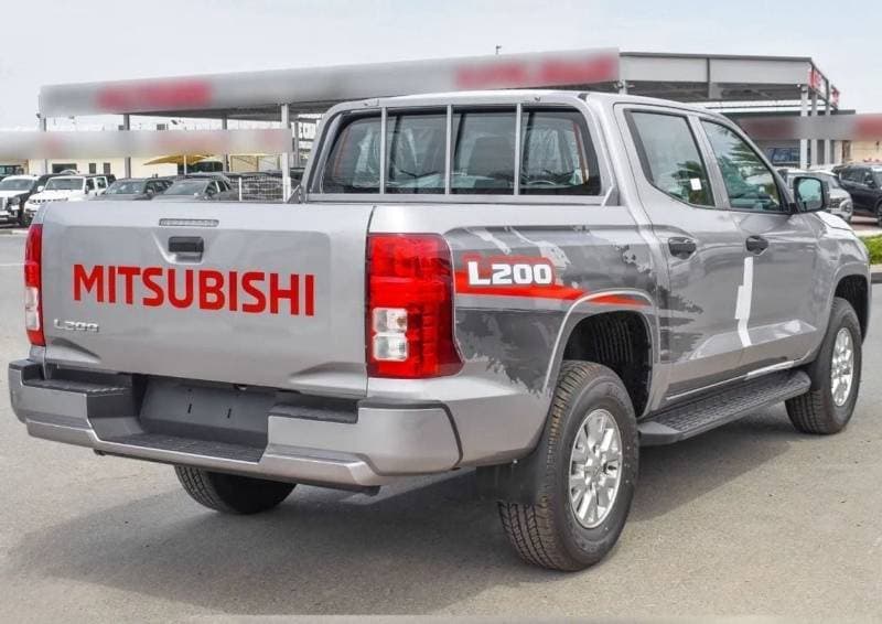 2025 Mitsubishi L200 GLS thumbnail 4