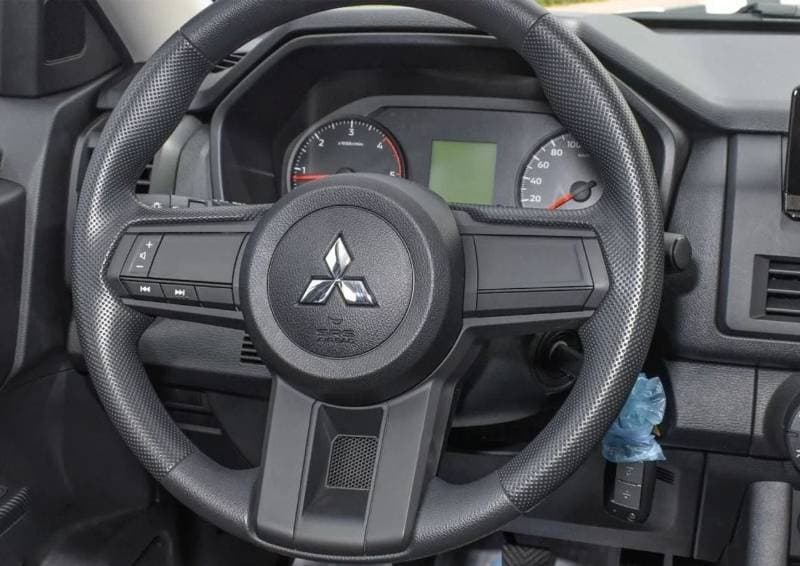 2025 Mitsubishi L200 GLS thumbnail 8