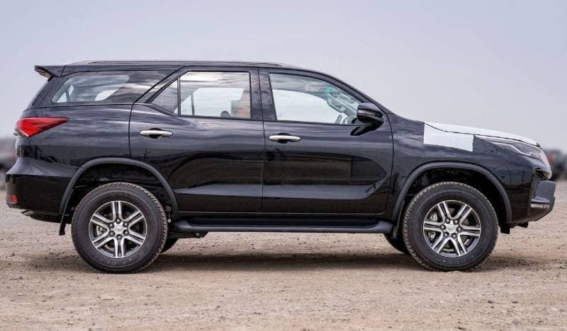 2026 Toyota Fortuner EXR thumbnail 4