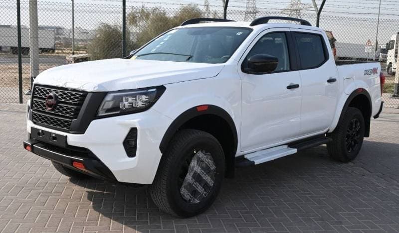 2025 Nissan Navara thumbnail 3
