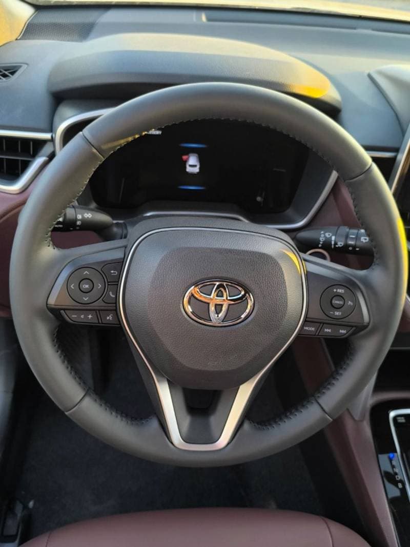 2024 Toyota Corolla Cross LTD HEV thumbnail 8