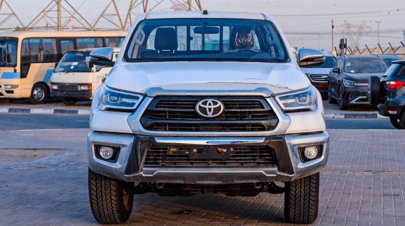2025 Toyota Hilux SGLX thumbnail 2