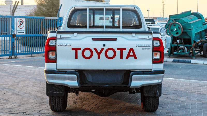 2025 Toyota Hilux SGLX thumbnail 6