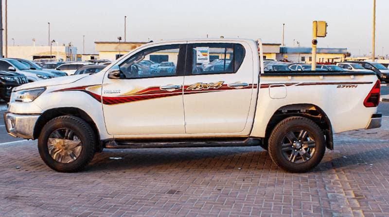 2025 Toyota Hilux SGLX thumbnail 7