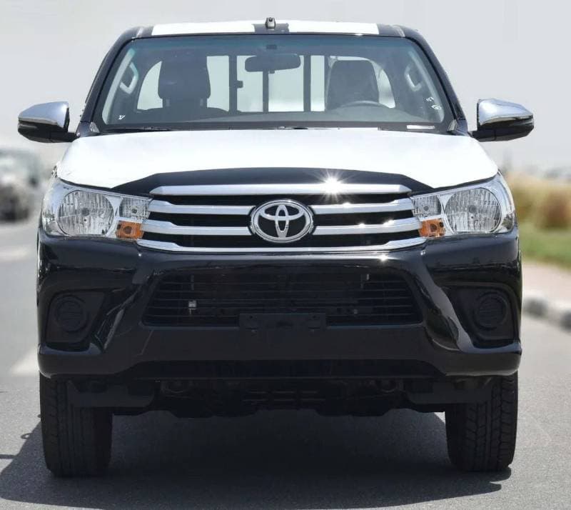 2025 Toyota Hilux GL thumbnail 2