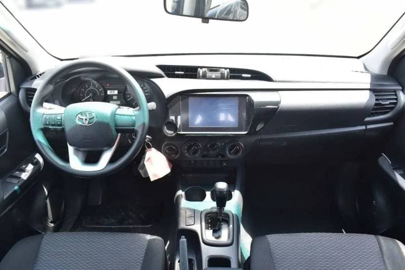 2025 Toyota Hilux GL thumbnail 5
