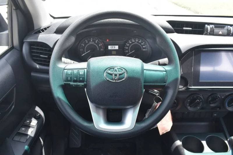 2025 Toyota Hilux GL thumbnail 6
