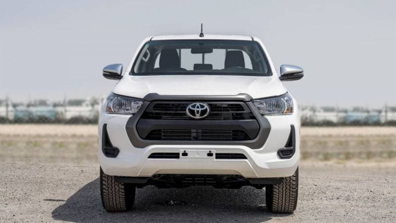 2024 Toyota Hilux DLX thumbnail 2