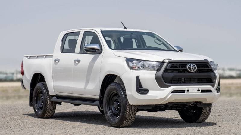2024 Toyota Hilux DLX thumbnail 3