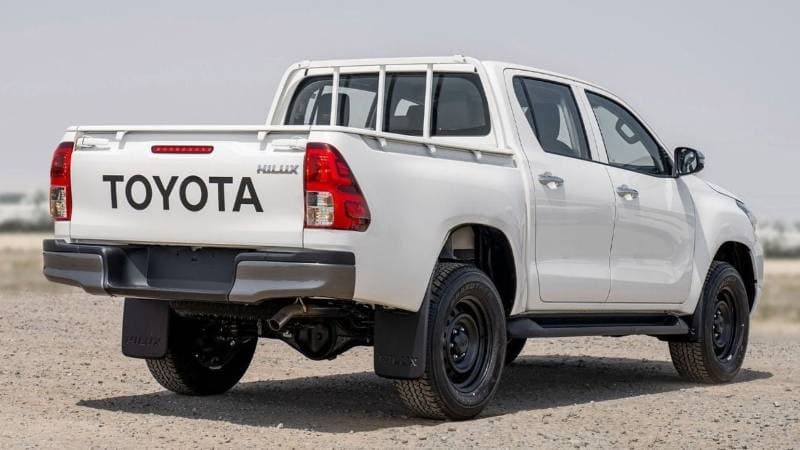 2024 Toyota Hilux DLX thumbnail 5
