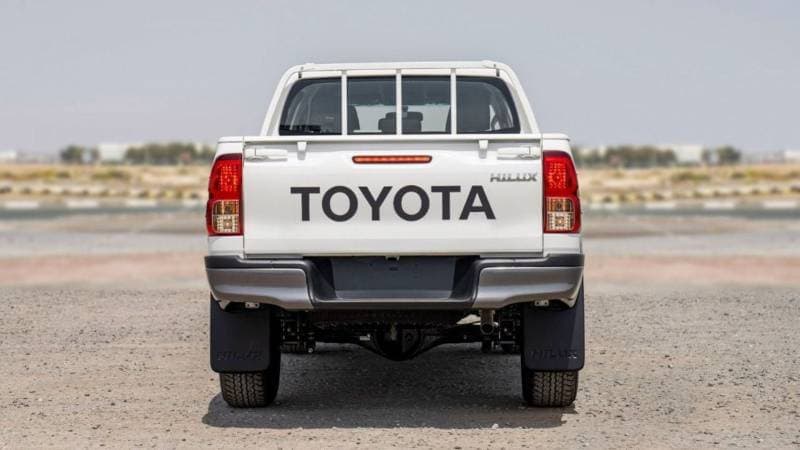 2024 Toyota Hilux DLX thumbnail 6