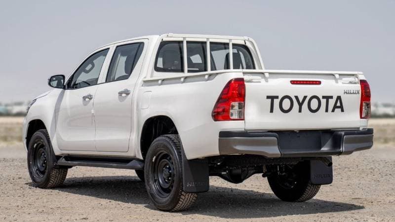 2024 Toyota Hilux DLX thumbnail 7