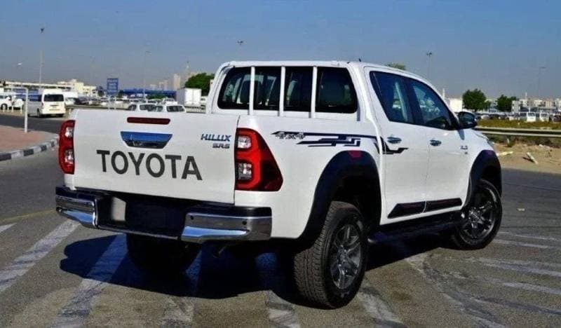 2024 Toyota Hilux SGLX thumbnail 4