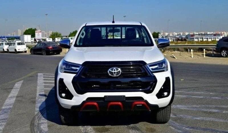 2024 Toyota Hilux SGLX thumbnail 2