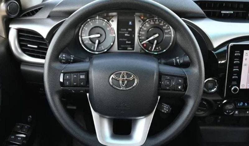 2024 Toyota Hilux SGLX thumbnail 7