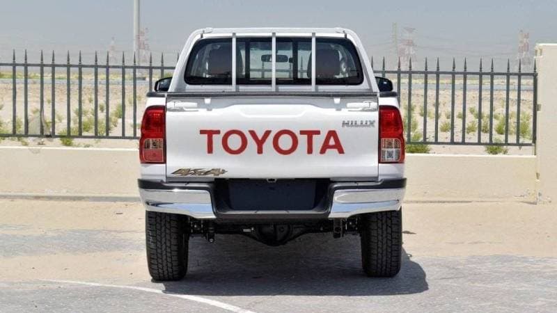 2024 Toyota Hilux SGLX thumbnail 4