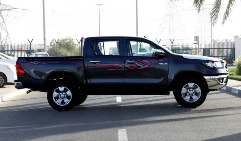2024 Toyota Hilux SGLX thumbnail 2