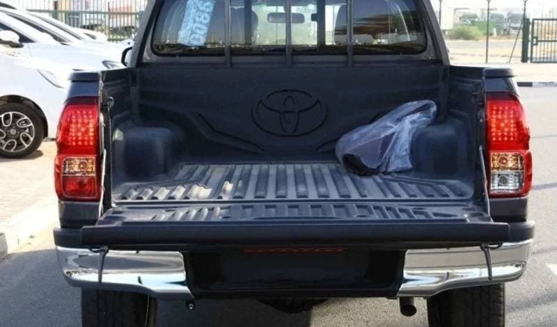 2024 Toyota Hilux SGLX thumbnail 4