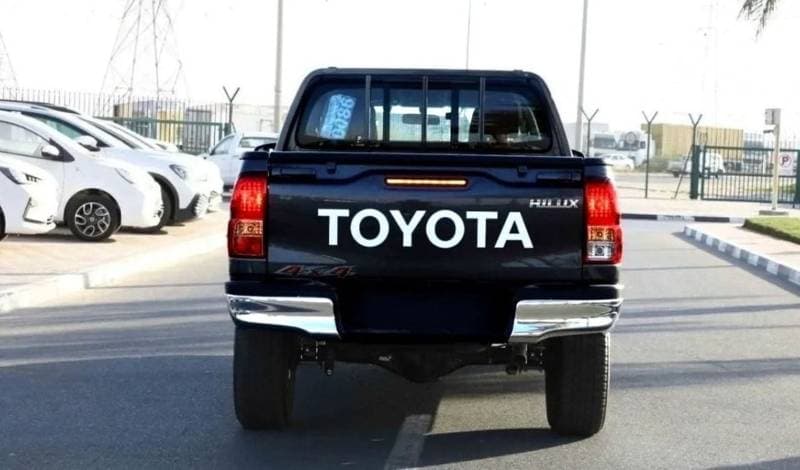 2024 Toyota Hilux SGLX thumbnail 3