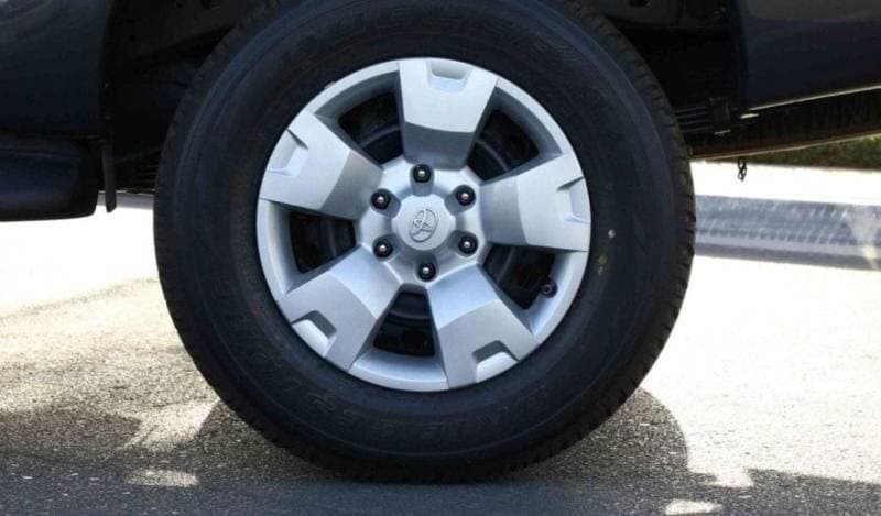 2024 Toyota Hilux SGLX thumbnail 6