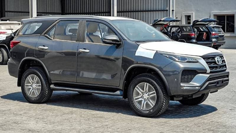 2024 Toyota Fortuner EXR thumbnail 3