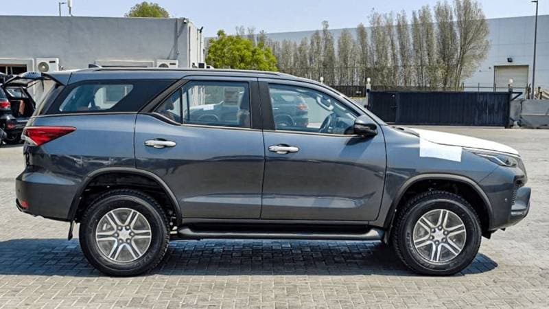 2024 Toyota Fortuner EXR thumbnail 4