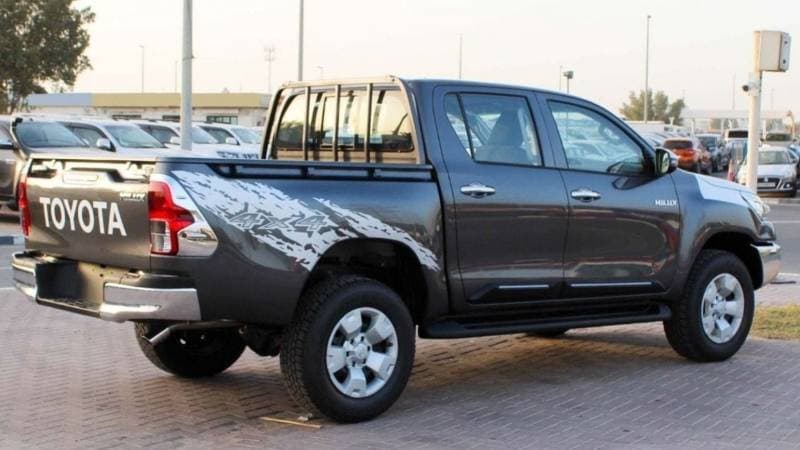 2024 Toyota Hilux SGLX thumbnail 4