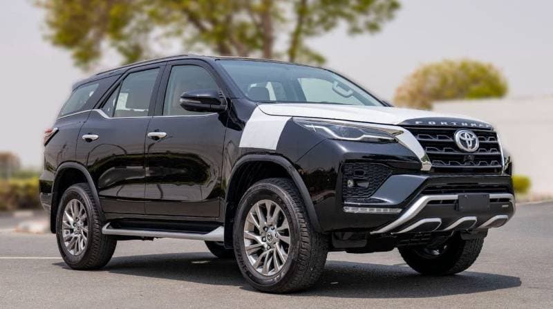 2023 Toyota Fortuner VXR thumbnail 3