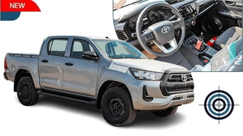2024 Toyota Hilux DLX thumbnail 2