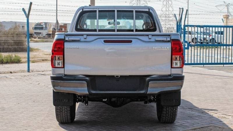 2024 Toyota Hilux DLX thumbnail 4