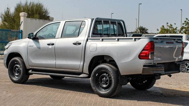 2024 Toyota Hilux DLX thumbnail 5